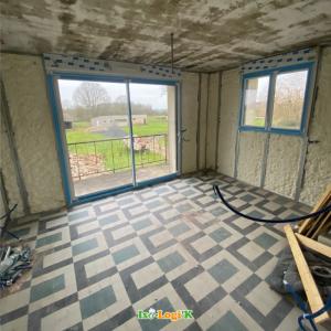 Isolation d’un étage en mousse à cellule ouverte – 105 m² traités
