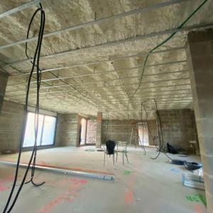 Isolation des plafonds d’une maison et d’un garage – Moult (14)